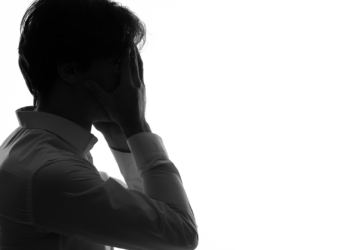 Οι επεκτάσεις βλεφαρίδων εγείρουν ανησυχίες για την ασφάλεια των ματιών