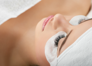 Οι επεκτάσεις βλεφαρίδων εγείρουν ανησυχίες για την ασφάλεια των ματιών